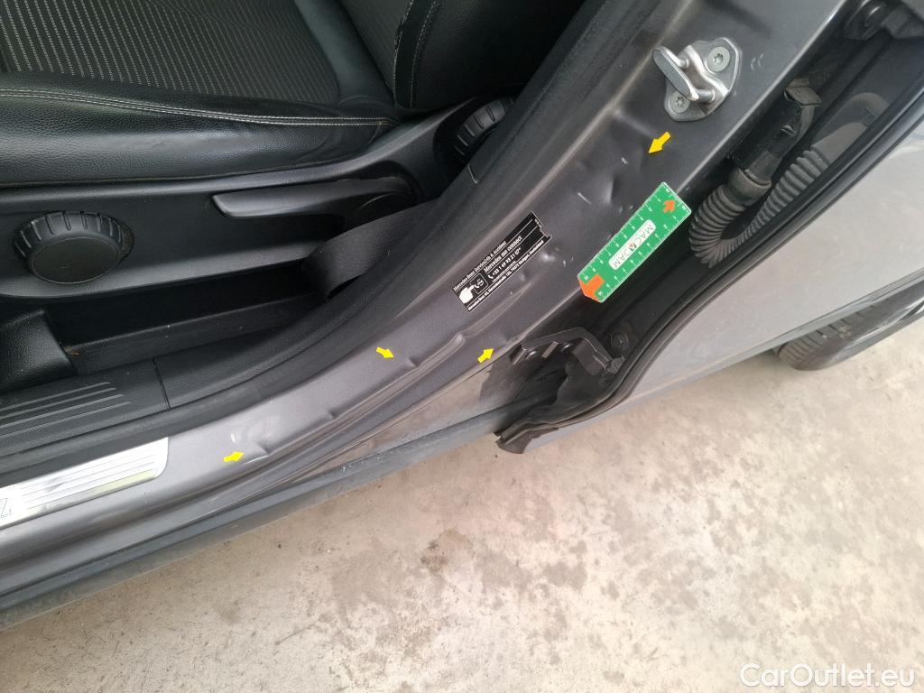  Mercedes  GLA MERCEDES-BENZ  / 2020 / 5P / SUV 2.0  200 D PROGRESSIVE LINE DCT #34