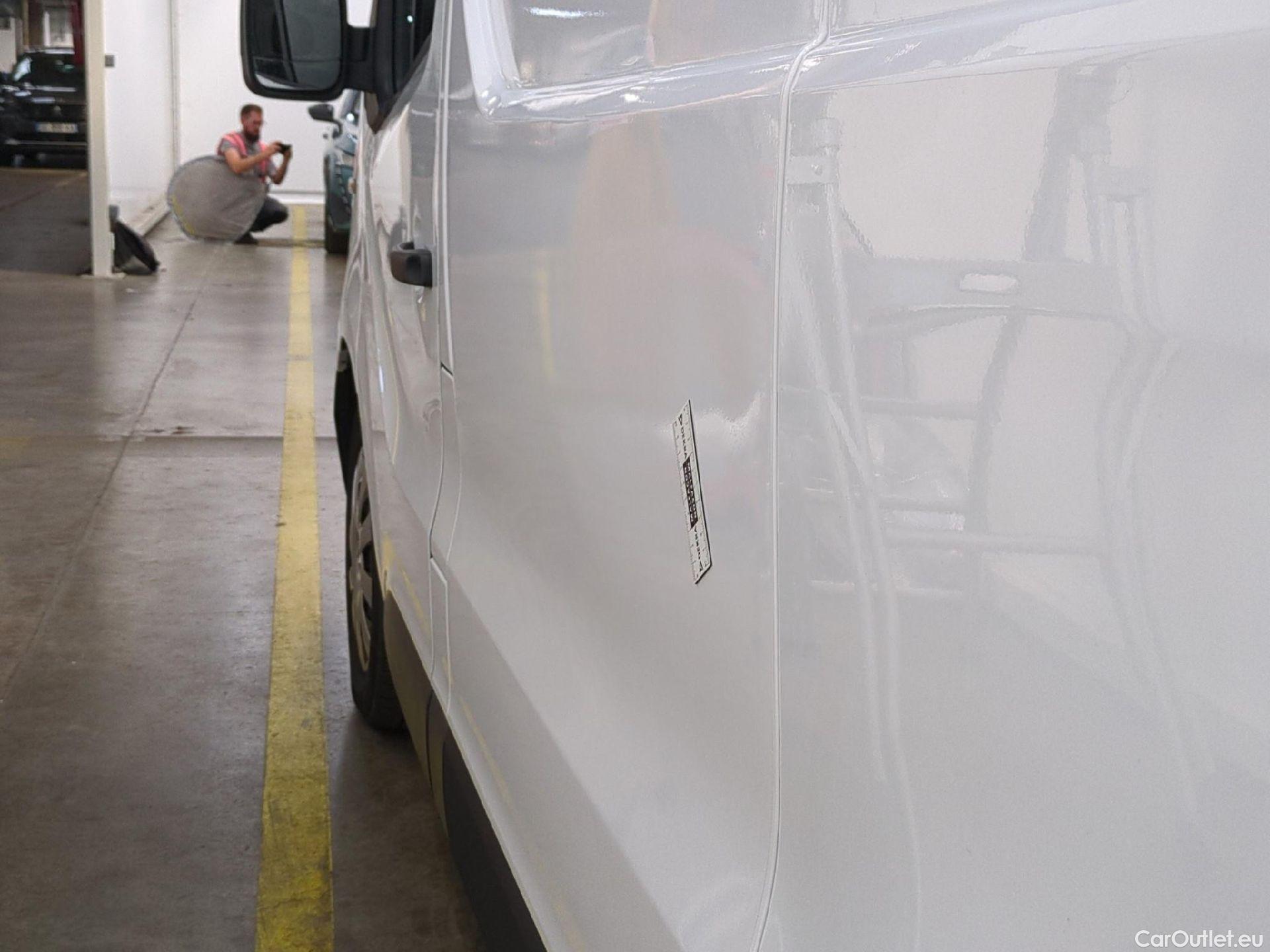  Renault  Trafic RENAULT  / 2019 / 4P / Fourgon tole FG GCF L1H1 1200 Energy dCi 145 #15