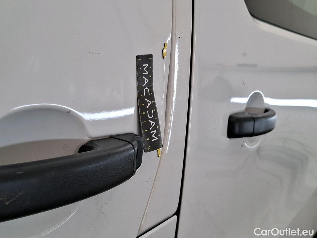  Renault  Trafic RENAULT  / 2021 / 4P / Fourgon tôlé CA CF L2H1 3T Blue dCi 150 #17