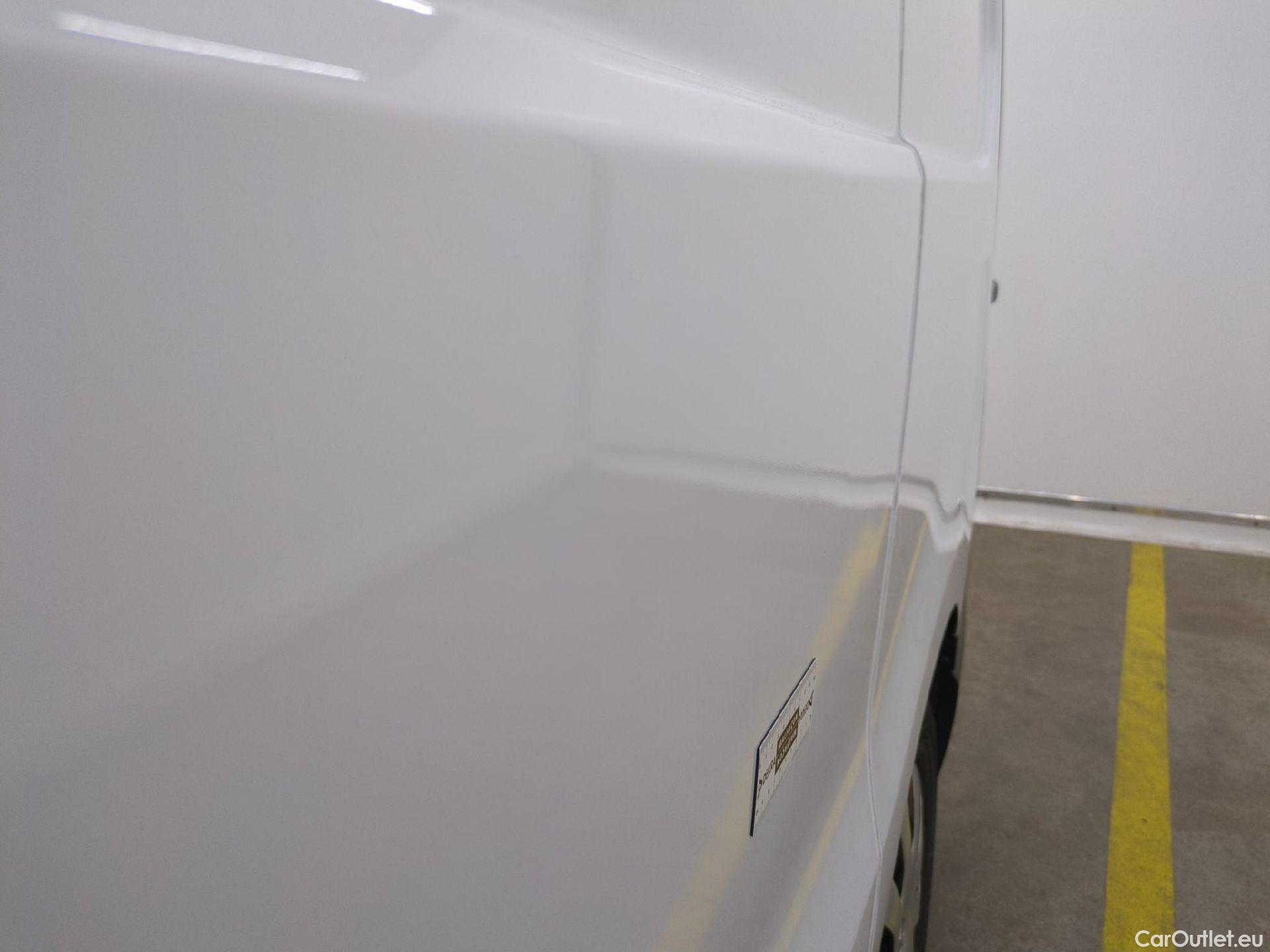  Renault  Trafic RENAULT  / 2019 / 4P / Fourgon tole FG GCF L1H1 1200 Energy dCi 145 #18