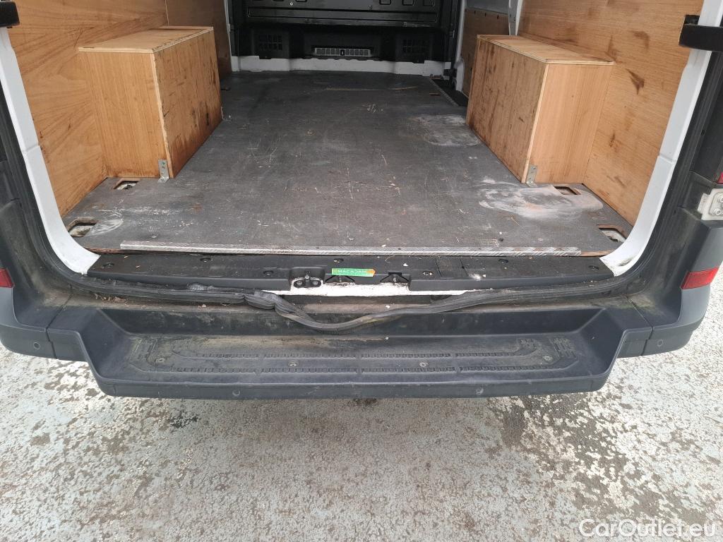  Volkswagen  Crafter  Fourgon Fourgon 35 mittlerer Radstand mit Hochdach FWD 2.0 140CV BVM6 #19