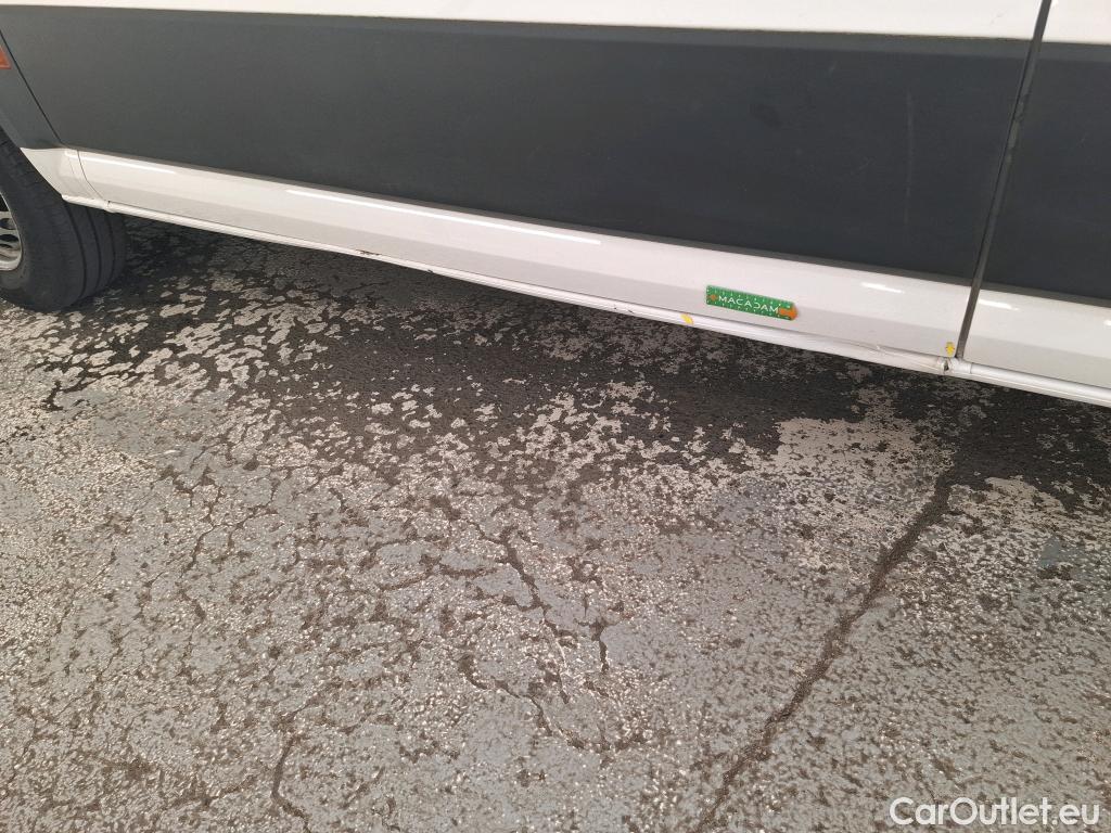  Volkswagen  Crafter  Fourgon Fourgon 35 mittlerer Radstand mit Hochdach FWD 2.0 140CV BVM6 #11
