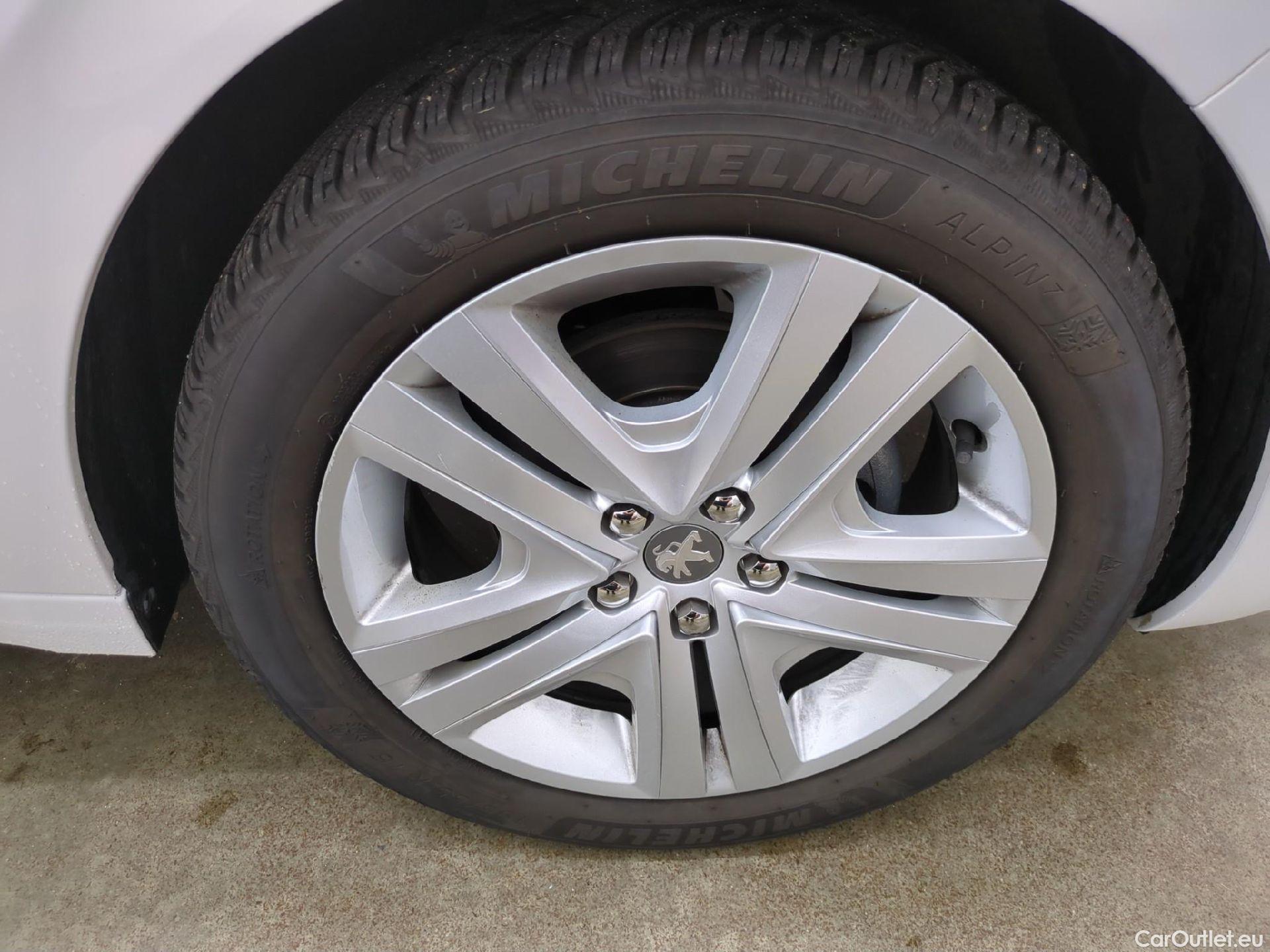  Peugeot  208  Signature 1.2 PureTech 80CV BVM5 E6dT #1