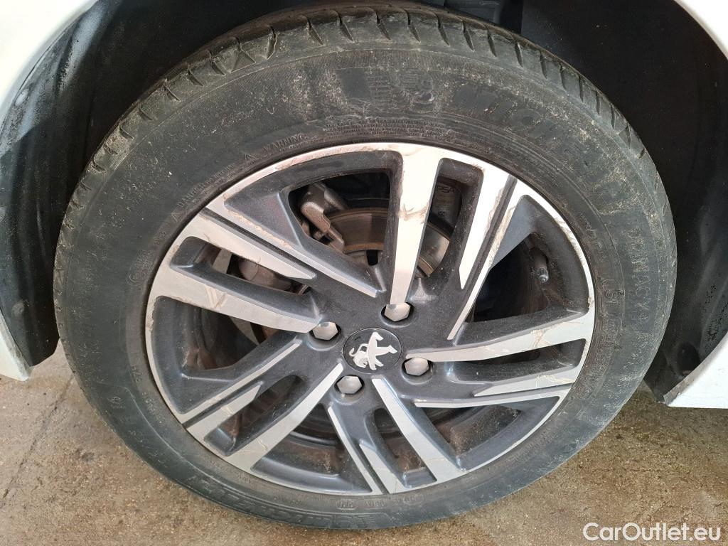  Peugeot  208  Allure Business 1.2 PureTech 100CV BVM6 E6d #24