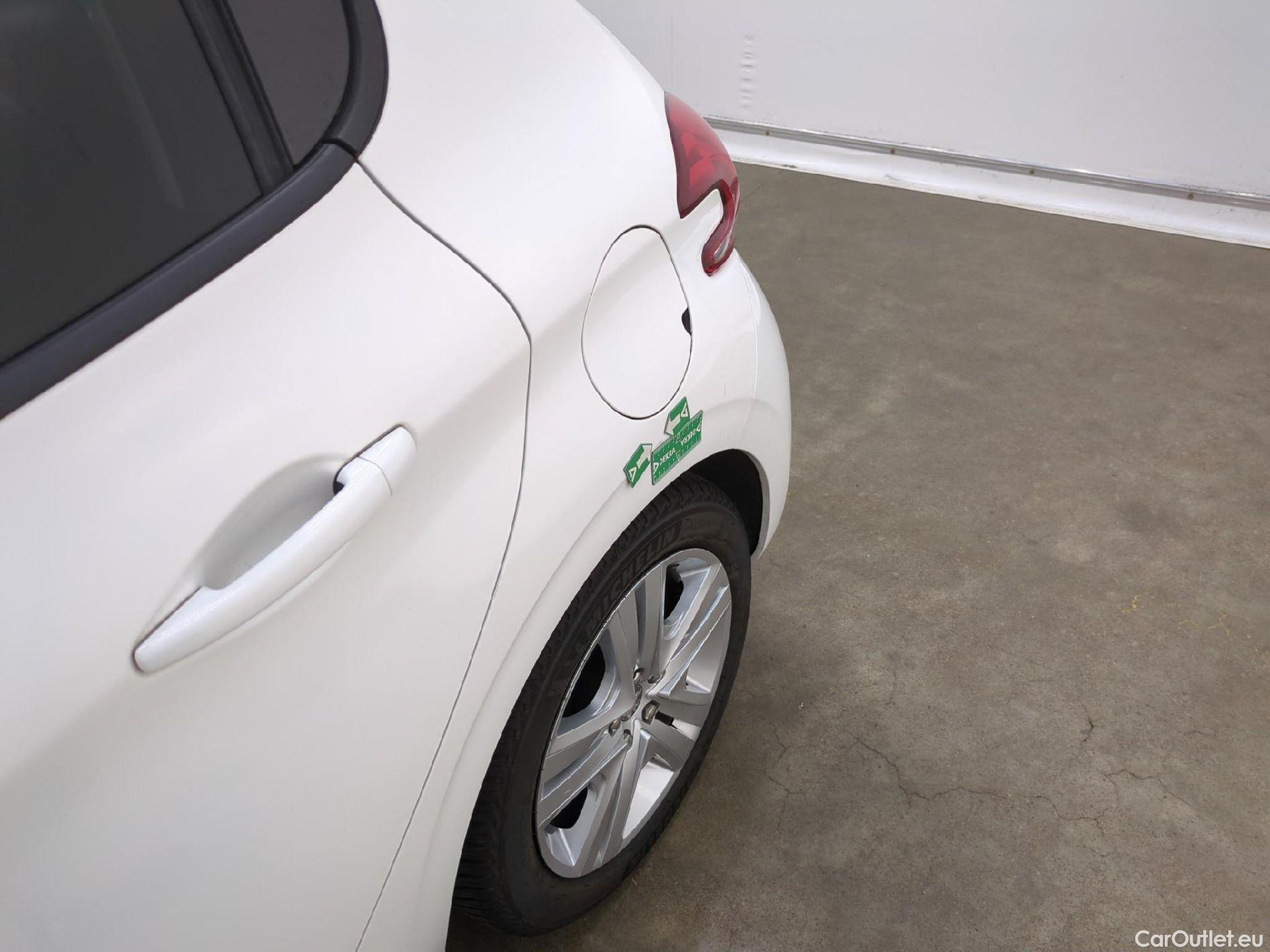  Peugeot  208  Signature 1.2 PureTech 80CV BVM5 E6dT #25