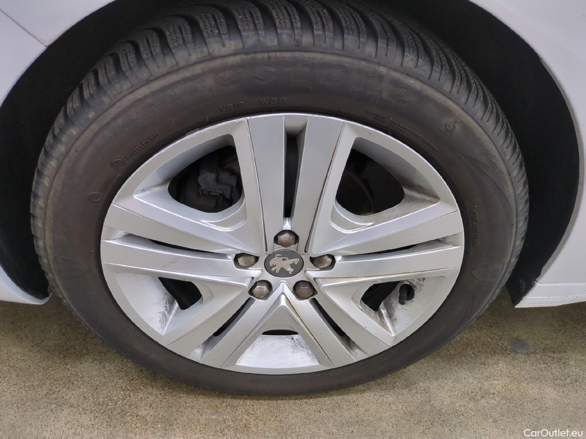  Peugeot  208  Signature 1.2 PureTech 80CV BVM5 E6dT #2
