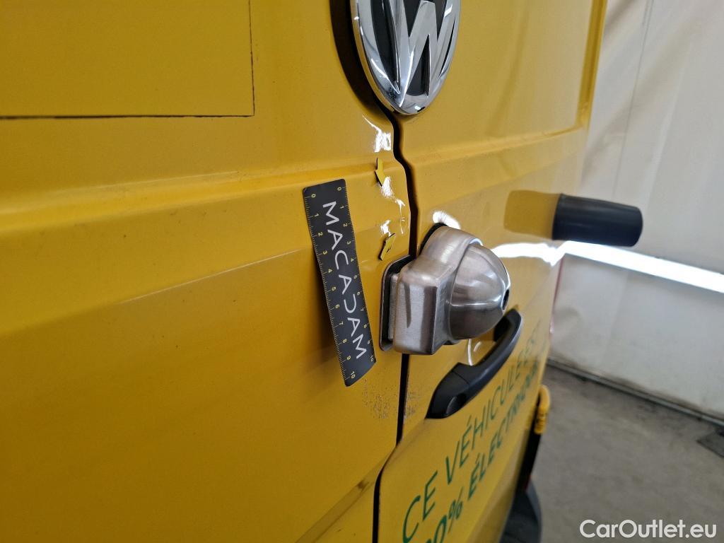  Volkswagen  Crafter  Fourgon e- 35 Fourgon mittellang Hochdach FWD 35kWh BVA #64
