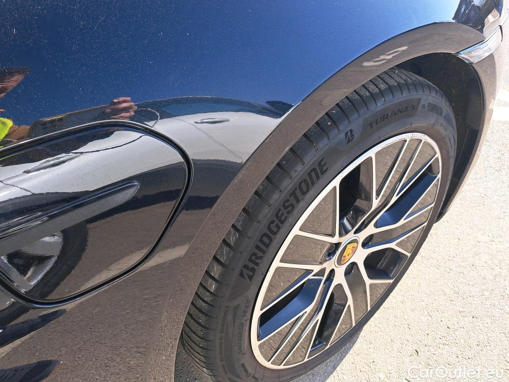  Porsche  Taycan  Sport Turismo 93kWh #17