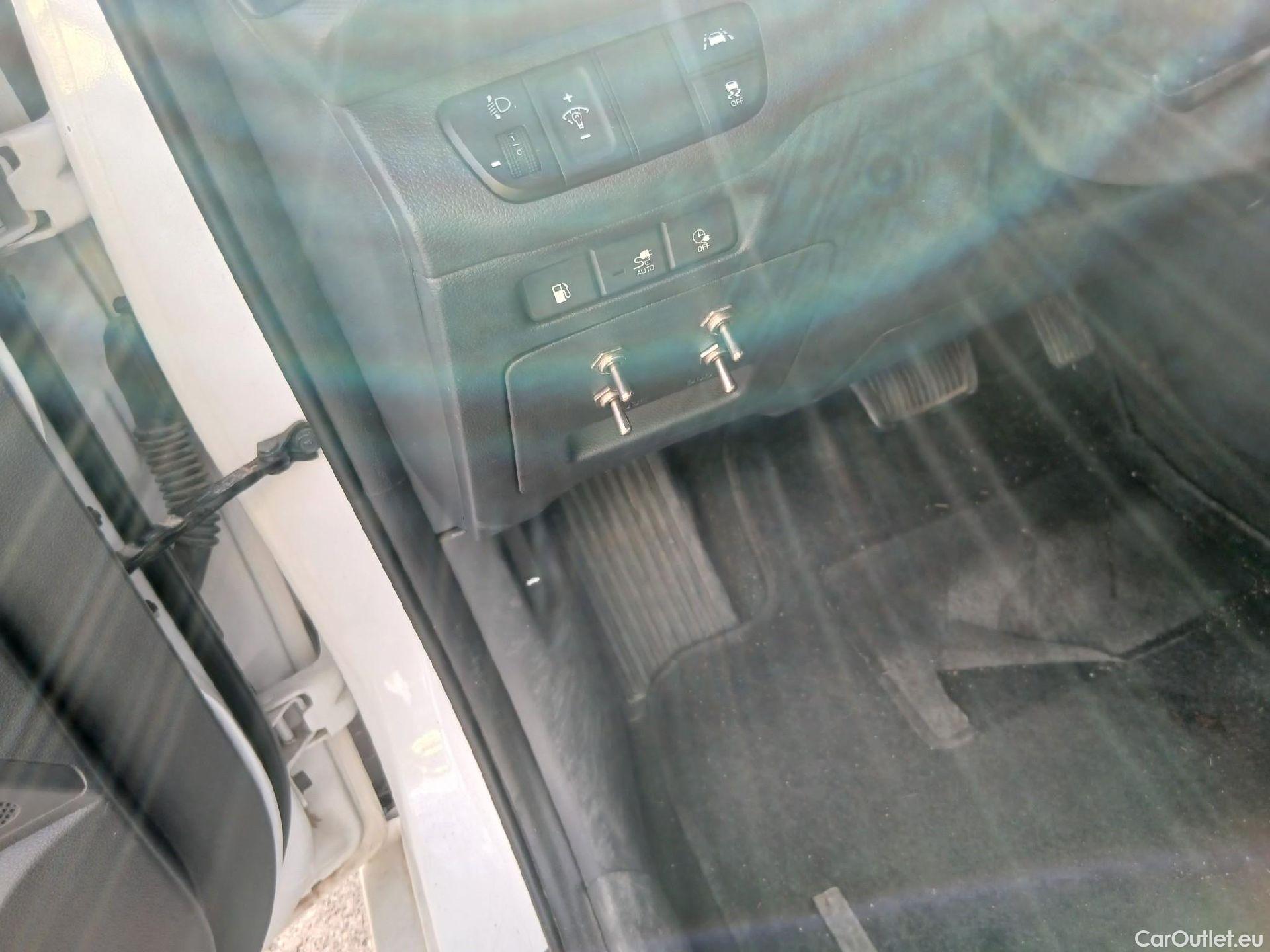  Hyundai   Ioniq HYUNDAI / 2019 / 5P / berlina con portón 1.6 GDI PHEV Klass DCT #8