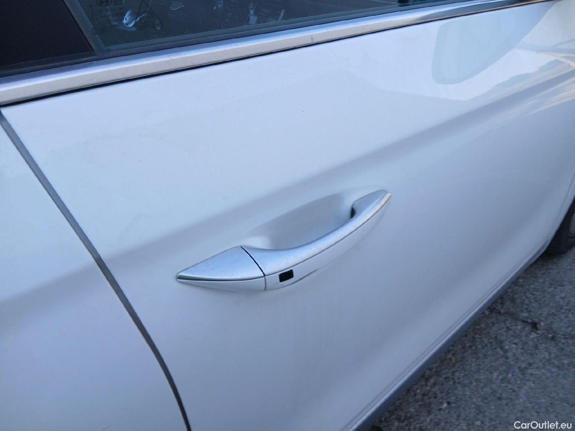  Hyundai   Ioniq HYUNDAI / 2019 / 5P / berlina con portón 1.6 GDI HEV Tecno DCT #20