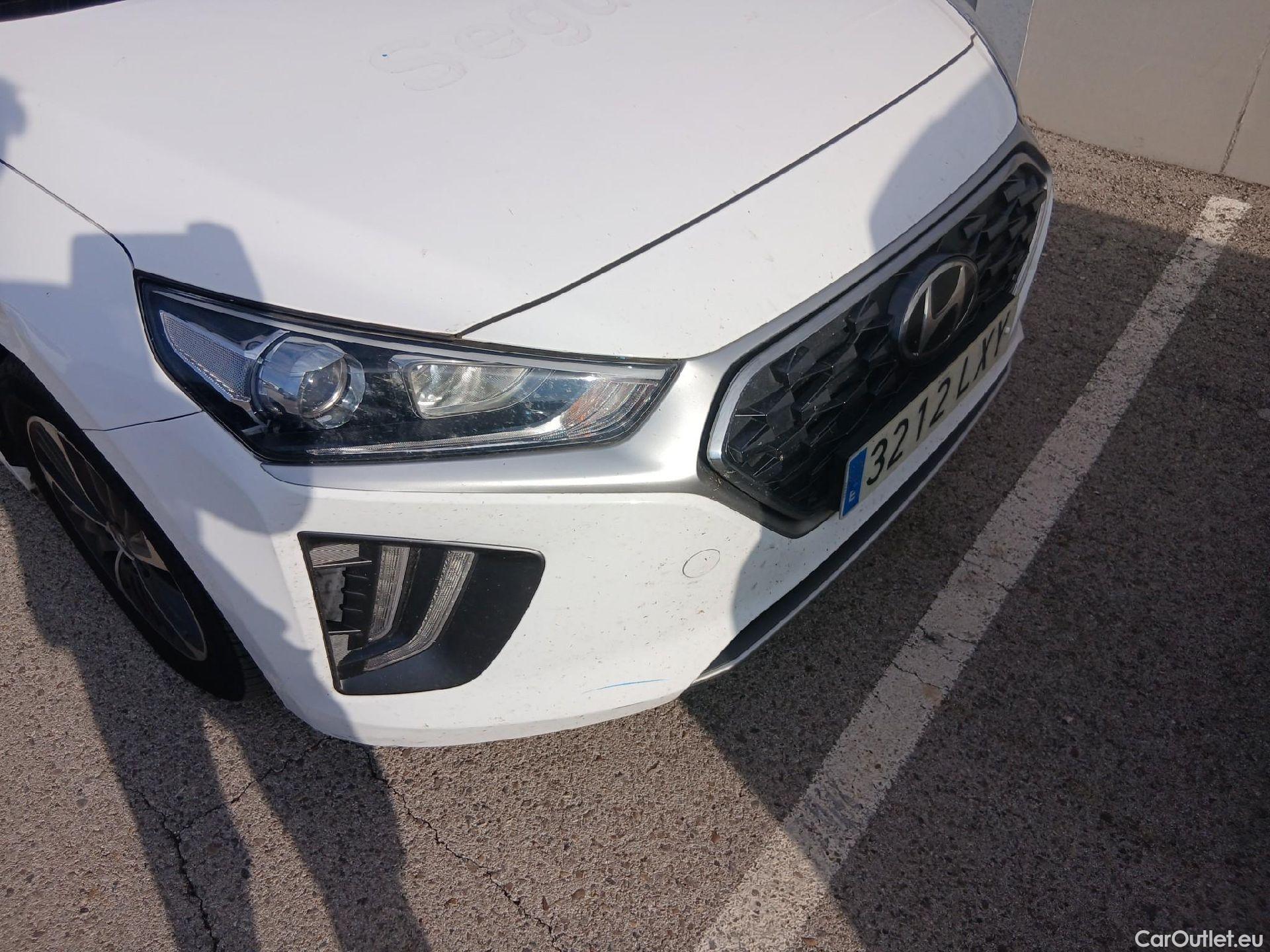  Hyundai   Ioniq HYUNDAI / 2019 / 5P / berlina con portón 1.6 GDI PHEV Klass DCT #3