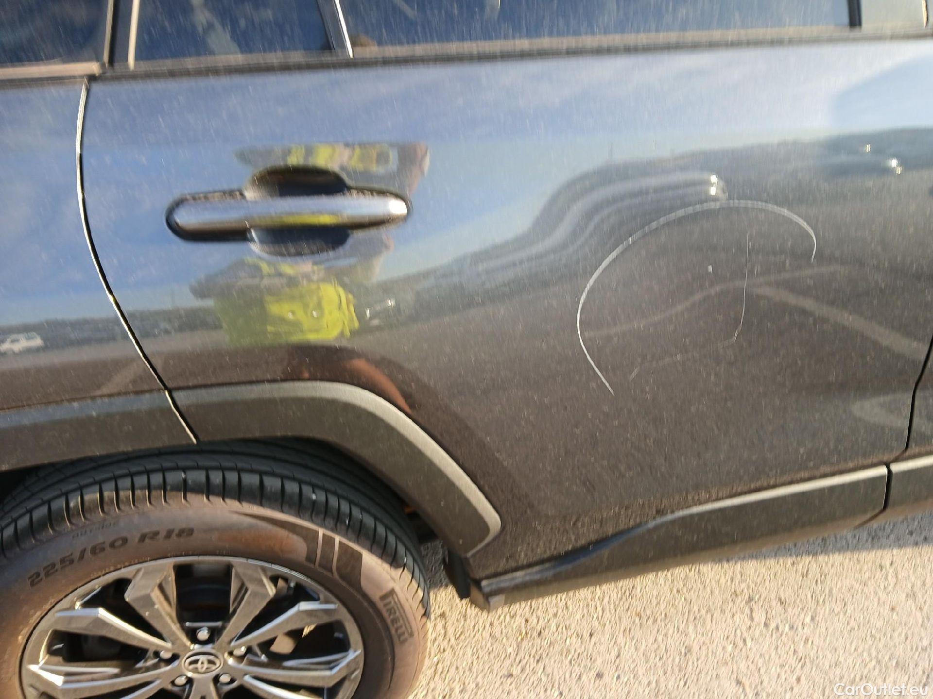  Toyota  RAV4 TOYOTA  / 2018 / 5P / todoterreno 2.5l 220H Advance #11