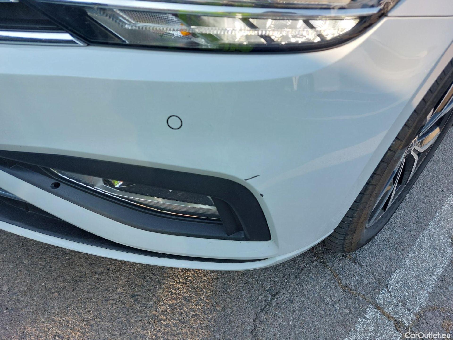  Volkswagen  Passat VOLKSWAGEN  / 2019 / 5P / familiar Variant Executive 2.0 TDI 110kW (150CV) #2