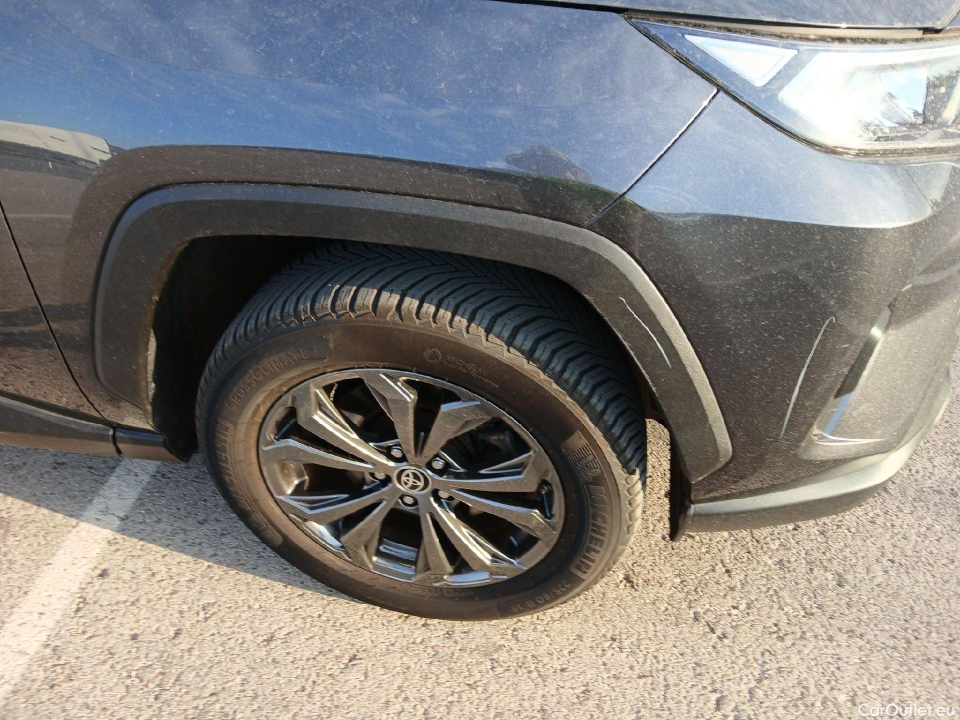  Toyota  RAV4 TOYOTA  / 2018 / 5P / todoterreno 2.5l 220H Advance #15