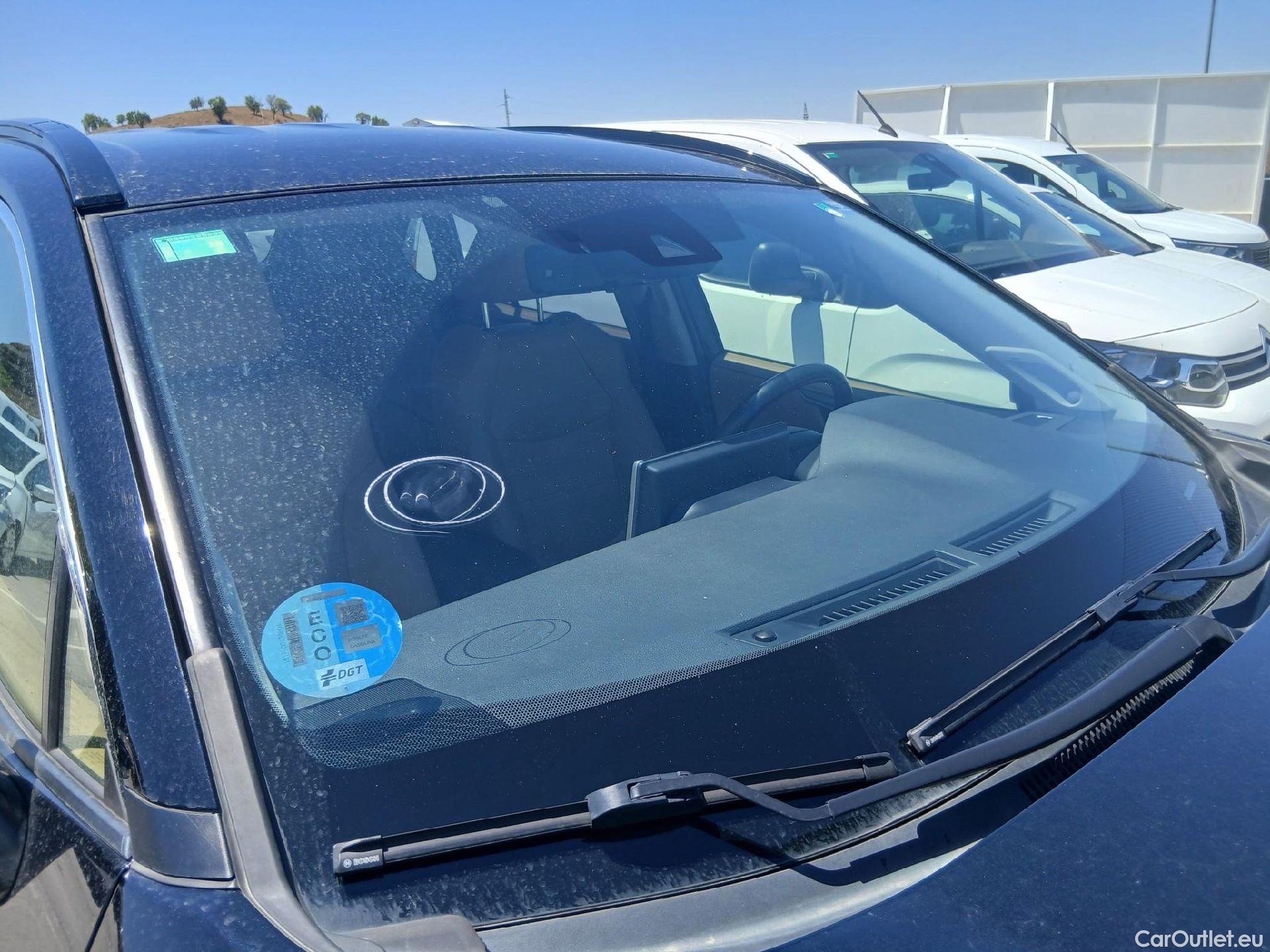  Toyota  RAV4 TOYOTA  / 2018 / 5P / todoterreno 2.5l 220H Luxury #30