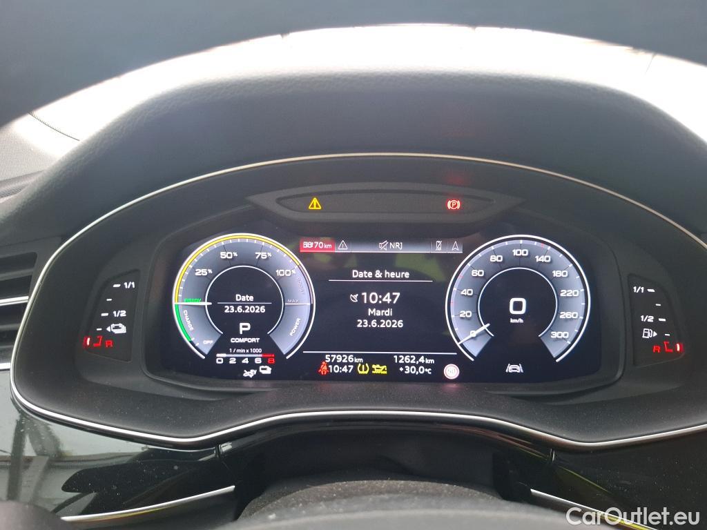  Audi  Q8 AUDI  / 2018 / 5P / SUV 55 TFSi e quattro tiptronic Avus #9