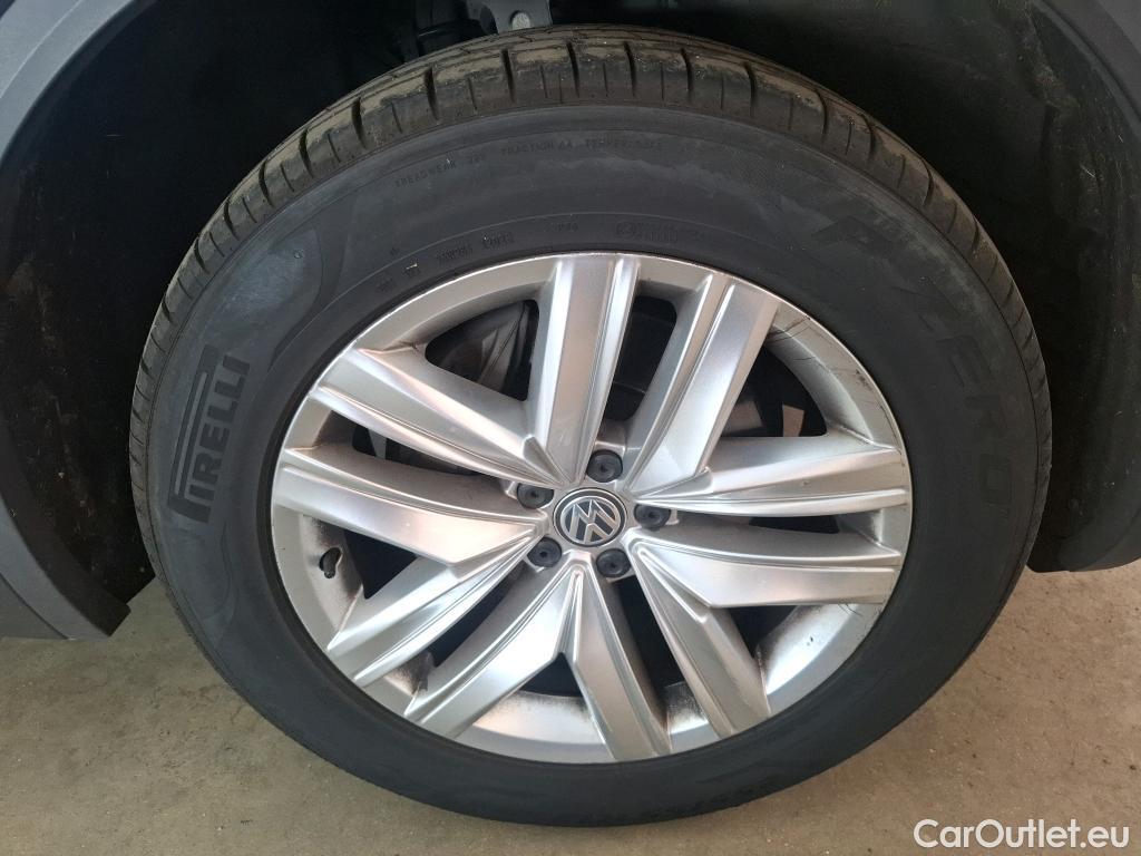  Volkswagen  Touareg VOLKSWAGEN   2018  5P  SUV 3 0 V6 TDI 231 4WD CARAT EXCLUSIVE AUTO #34