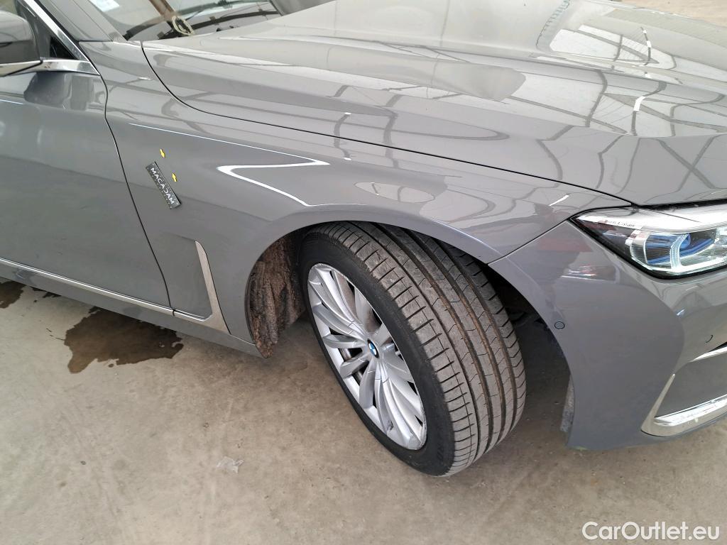  Bmw  Serie 7 BMW Série 7 Limousine / 2019 / 4P / Berline 745Le xDrive 394 ch Exclusive BVA8 #32