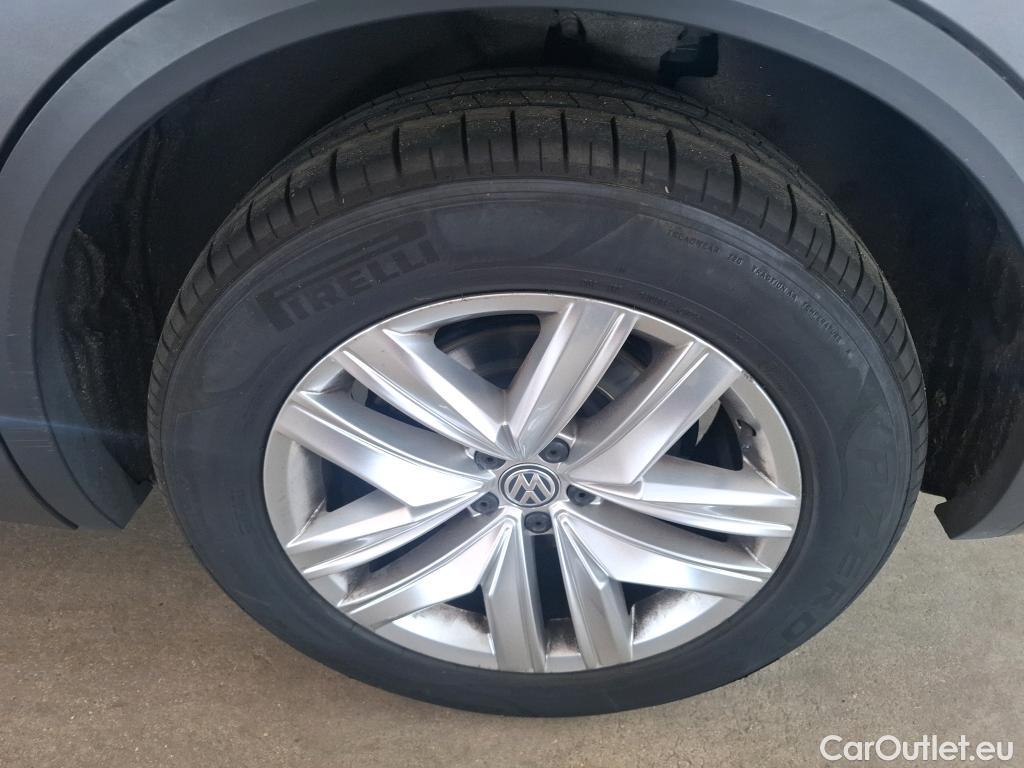 Volkswagen  Touareg VOLKSWAGEN   2018  5P  SUV 3 0 V6 TDI 231 4WD CARAT EXCLUSIVE AUTO #38