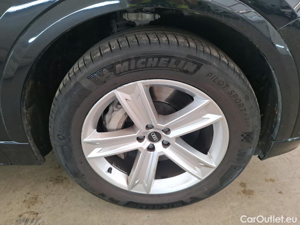  Audi  Q8 AUDI  / 2018 / 5P / SUV 55 TFSi e quattro tiptronic Avus #13