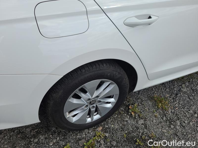  Skoda  Octavia  Lim. (NX3)(2020)  1.5TSI 110 Ambition 5d #13