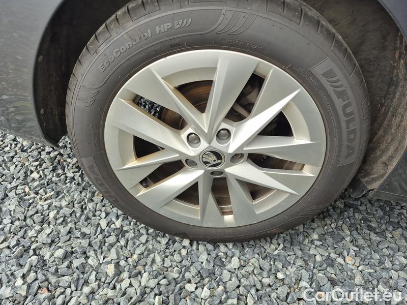  Skoda  Octavia  Lim. (NX3)(2020) Oct.1.5 e-TEC 110 Style AT #21