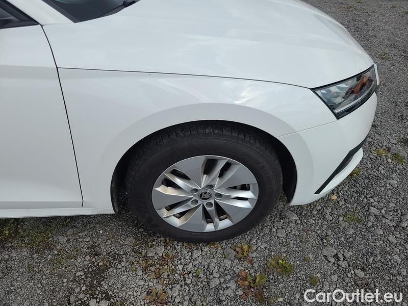  Skoda  Octavia  Lim. (NX3)(2020)  1.5TSI 110 Ambition 5d #14