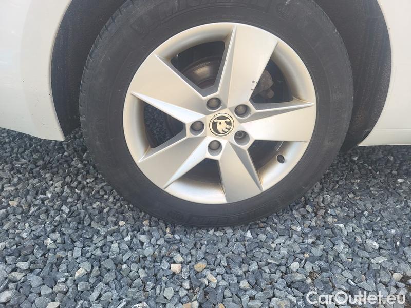  Skoda  Octavia  Combi  (5E5)(03.2017->)  Com 1.6TDI 85 Ambition #17