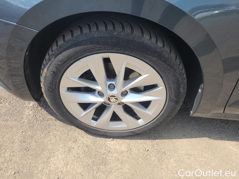  Skoda  Octavia  Combi (NX3)(2020) Oct.Combi 2.0TDI 110 Style AT #4