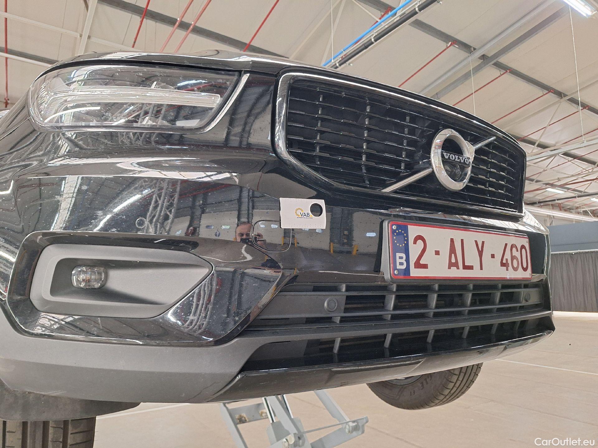  Volvo  XC 40 Volvo, XC40 '17, Volvo XC40 T3 R-Design 5d #29