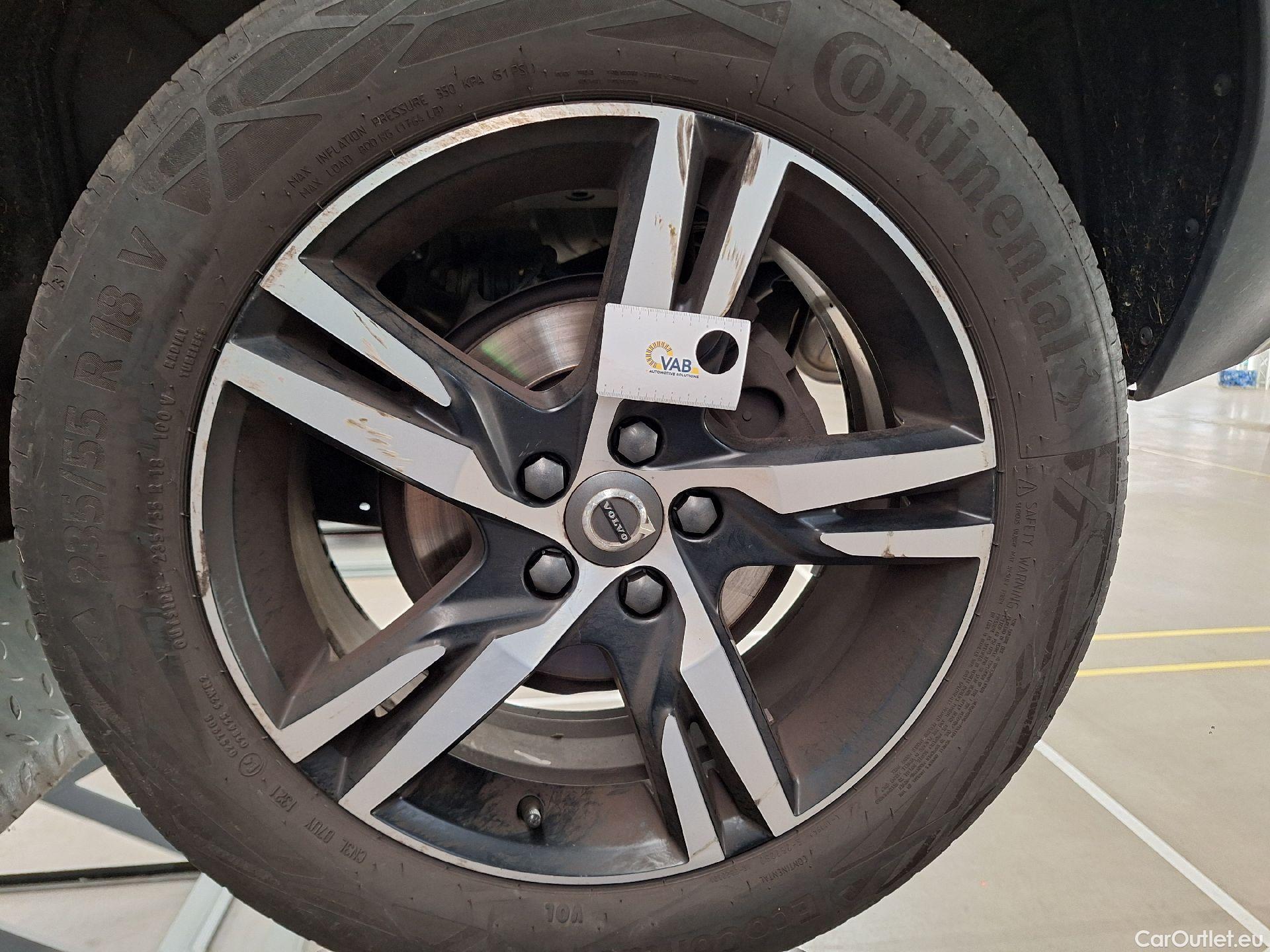  Volvo  XC 40 Volvo, XC40 '17, Volvo XC40 T3 R-Design 5d #31