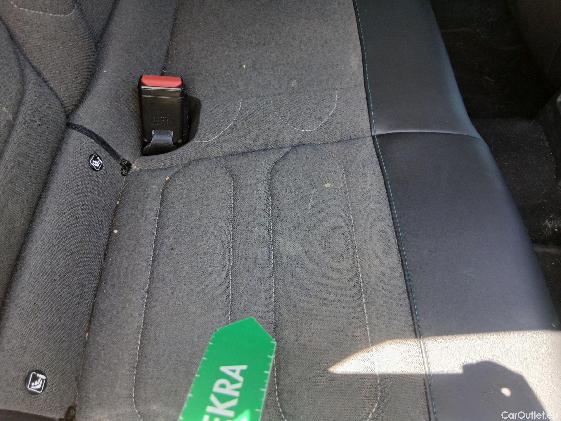  Citroen  C4 CITROEN  / 2020 / 5P / berlina con portón PureTech 130 S&S 6v Feel Pack #34