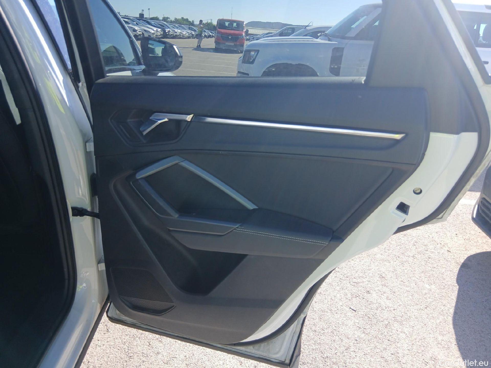  Audi  Q3 AUDI  Sportback / 2019 / 5P / todoterreno Black line 35 TDI 110kW (150CV) S tronic #42