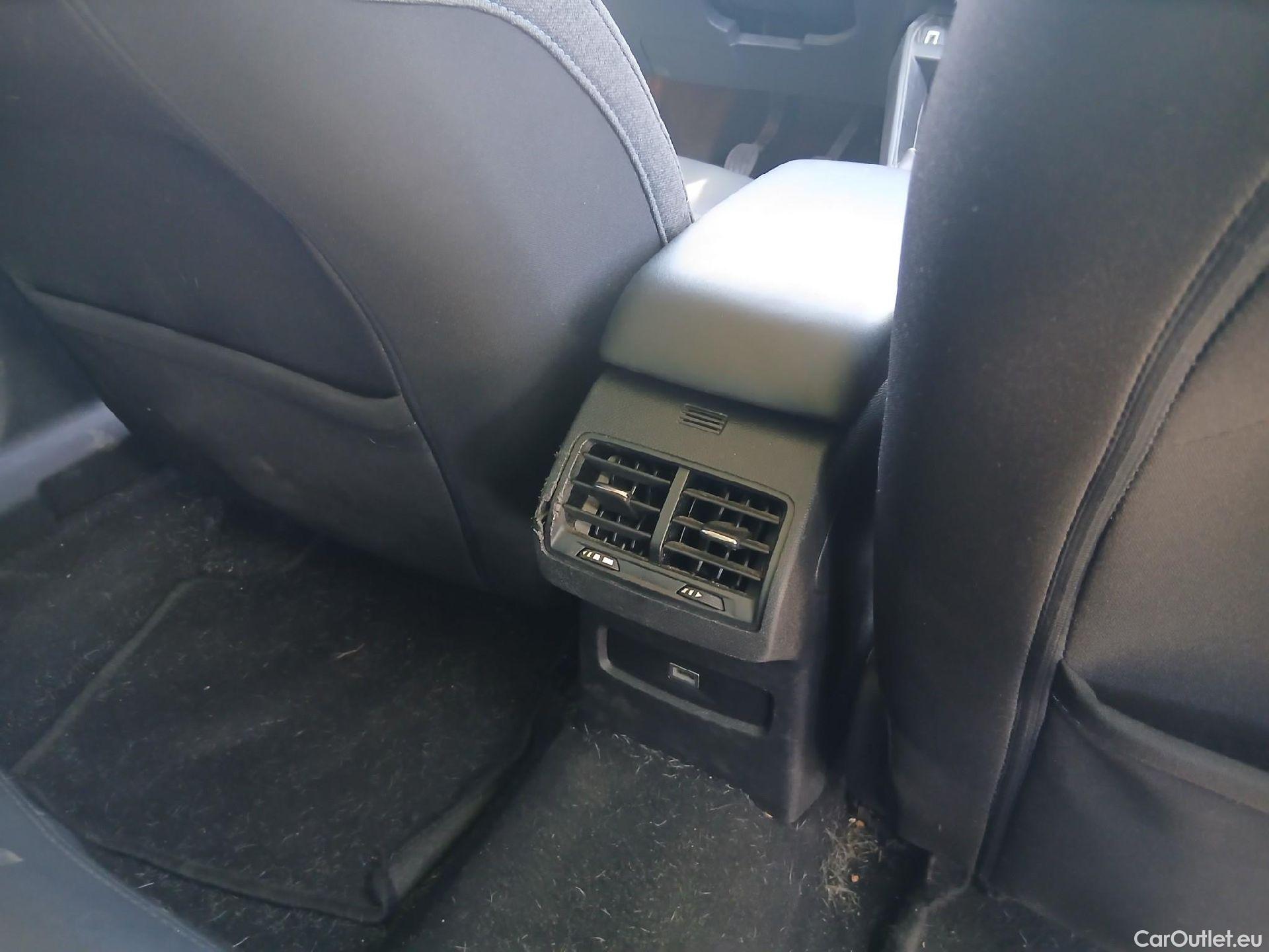  Citroen  C4 CITROEN  / 2020 / 5P / berlina con portón PureTech 130 S&S 6v Feel Pack #49