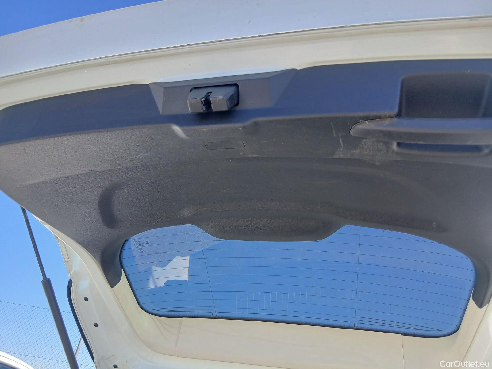  Ford  Kuga FORD  / 2016 / 5P / todoterreno 1.5 EcoBoost 88kW 4x2 Trend+ (CX) #24