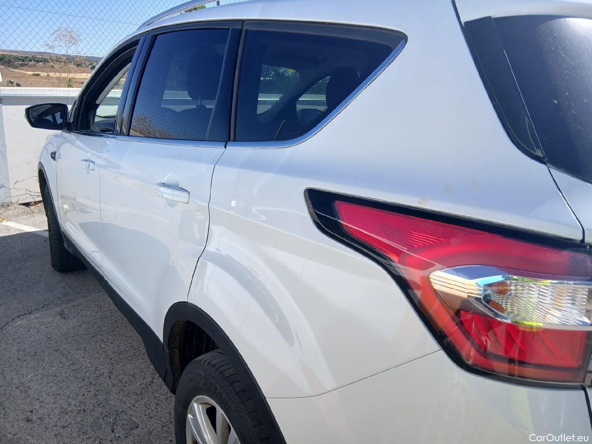  Ford  Kuga FORD  / 2016 / 5P / todoterreno 1.5 EcoBoost 88kW 4x2 Trend+ (CX) #15