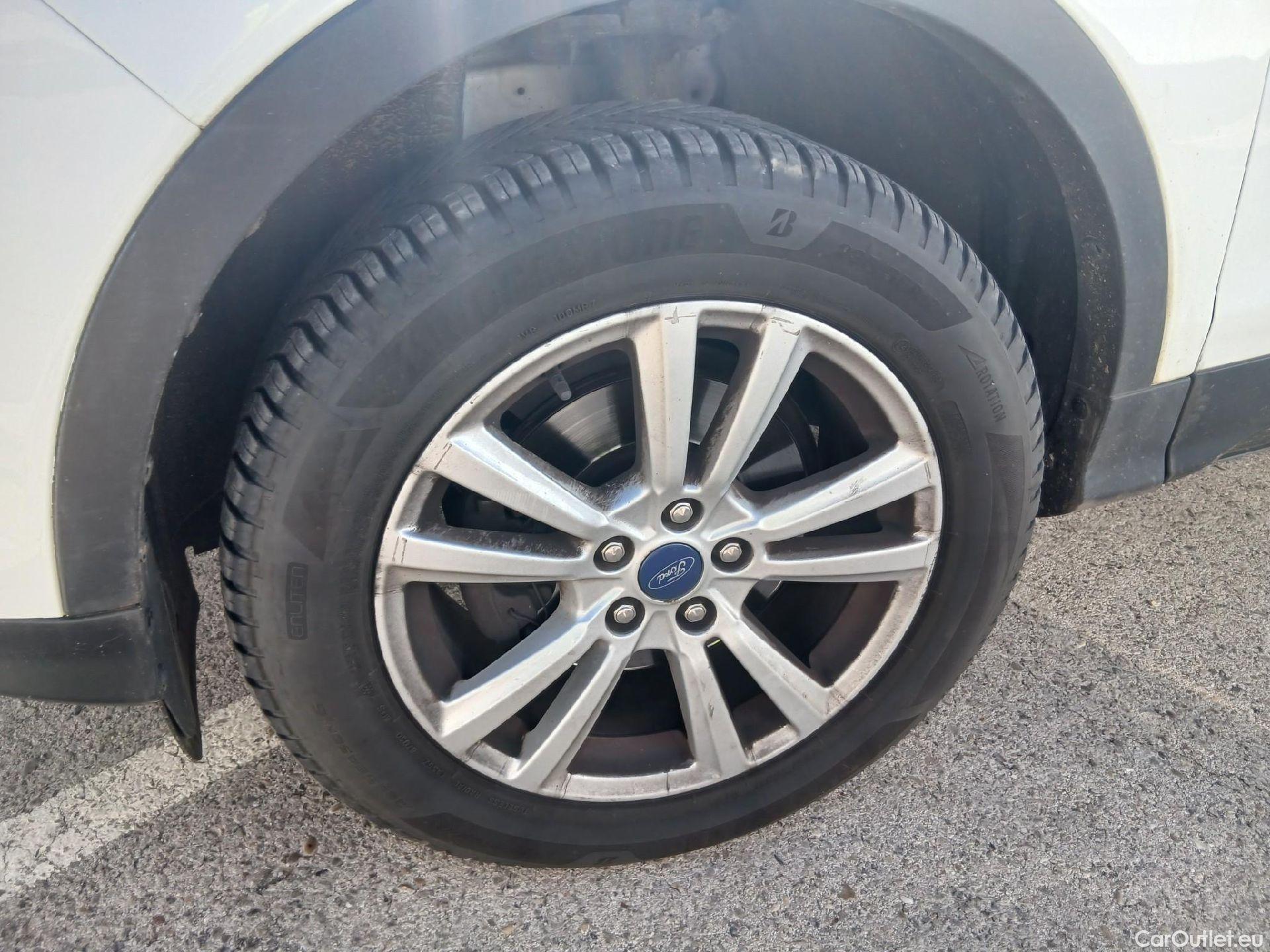  Ford  Kuga FORD  / 2016 / 5P / todoterreno 1.5 EcoBoost 88kW 4x2 Trend+ (CX) #6
