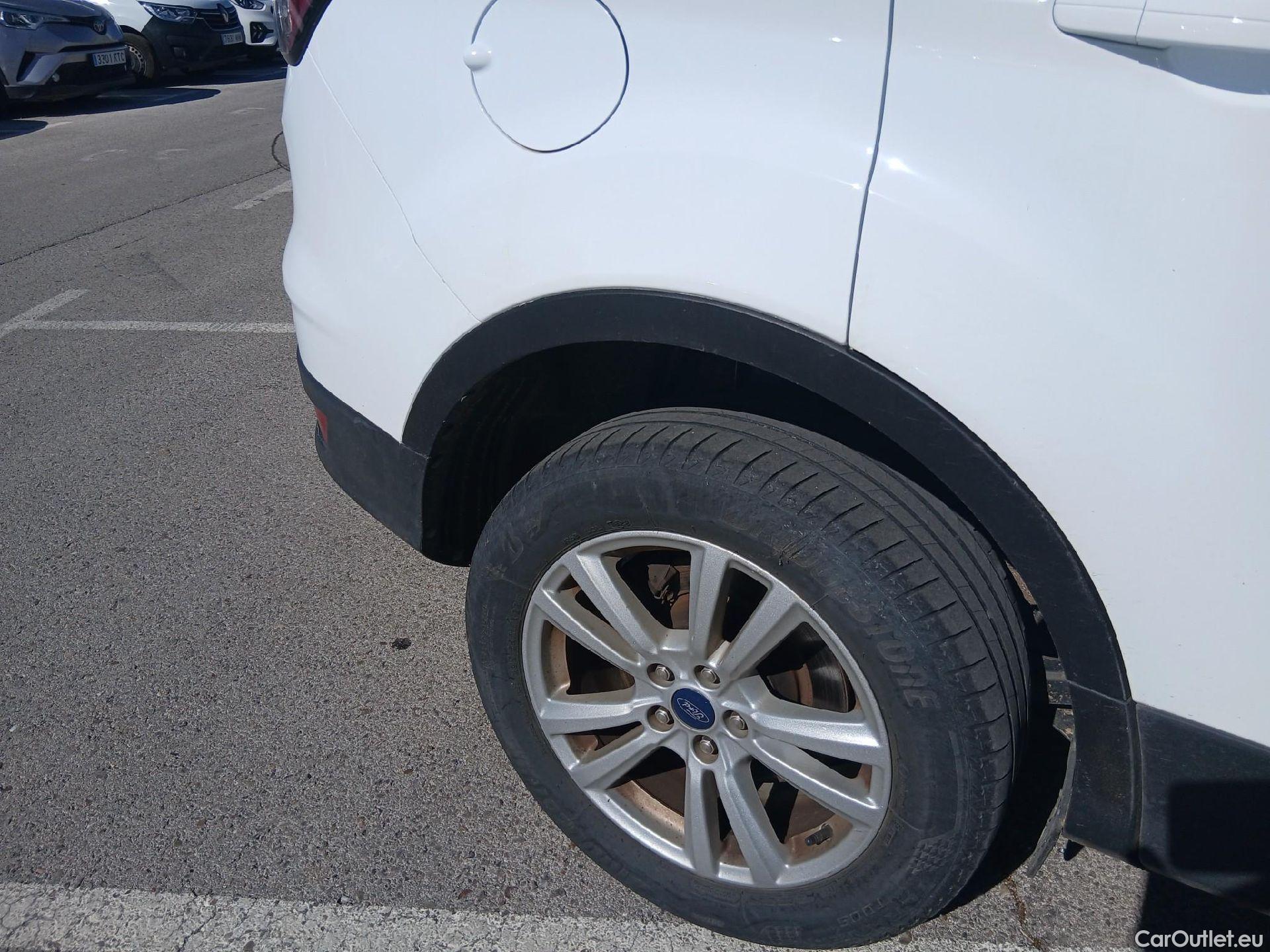  Ford  Kuga FORD  / 2016 / 5P / todoterreno 1.5 EcoBoost 88kW 4x2 Trend+ (CX) #32