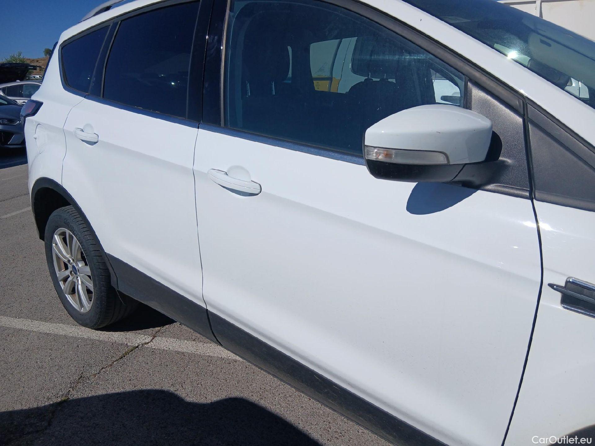 Ford  Kuga FORD  / 2016 / 5P / todoterreno 1.5 EcoBoost 88kW 4x2 Trend+ (CX) #38