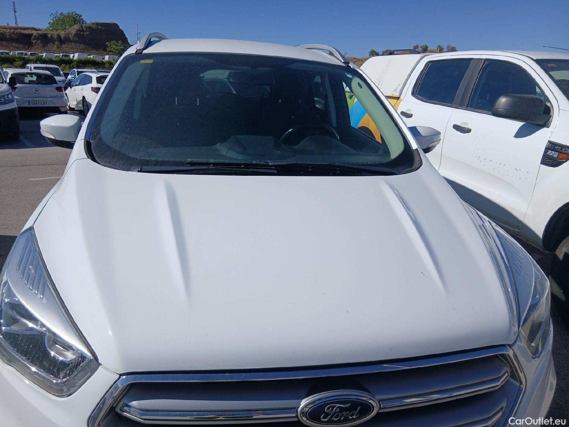  Ford  Kuga FORD  / 2016 / 5P / todoterreno 1.5 EcoBoost 88kW 4x2 Trend+ (CX) #2