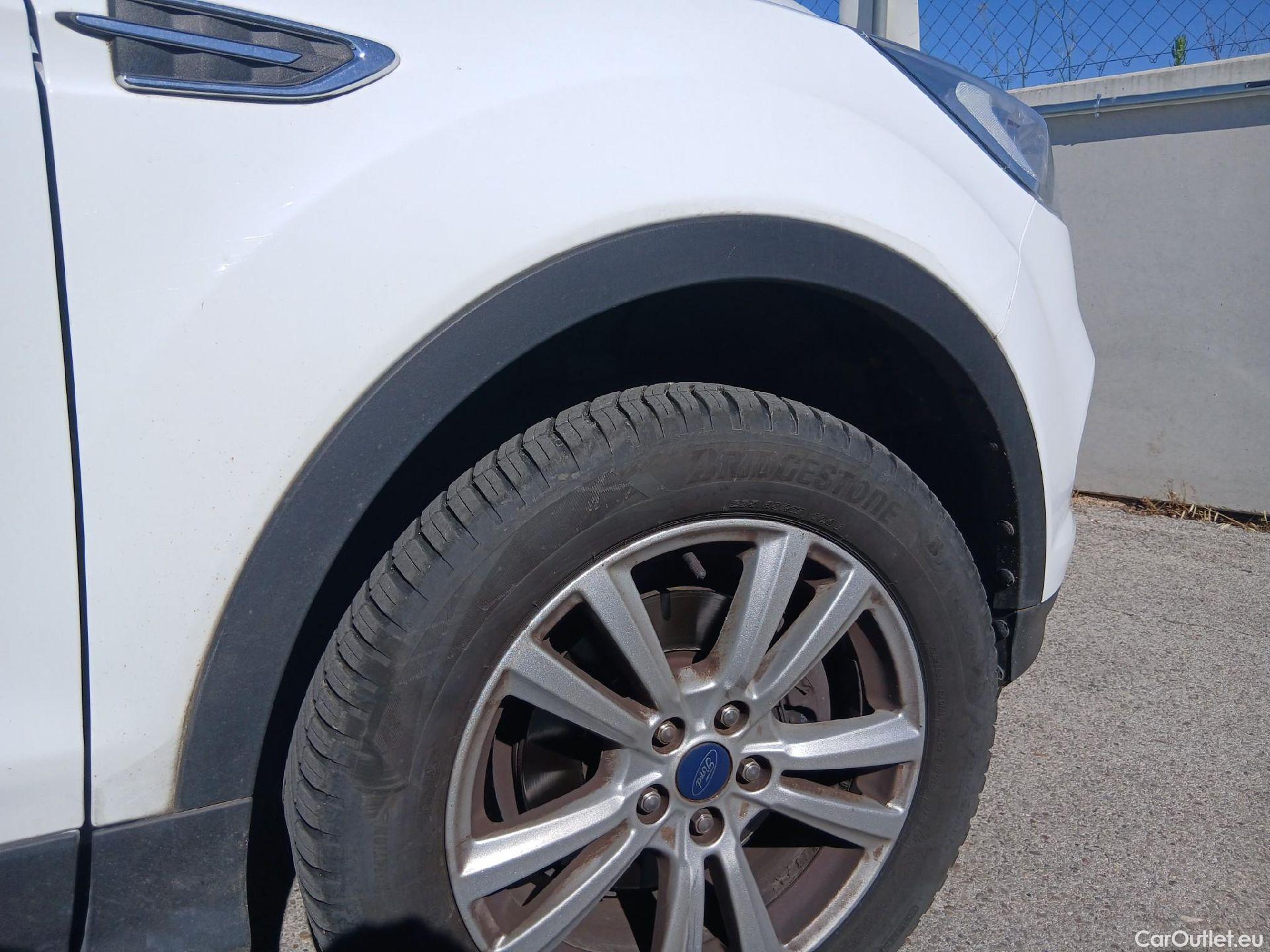  Ford  Kuga FORD  / 2016 / 5P / todoterreno 1.5 EcoBoost 88kW 4x2 Trend+ (CX) #40