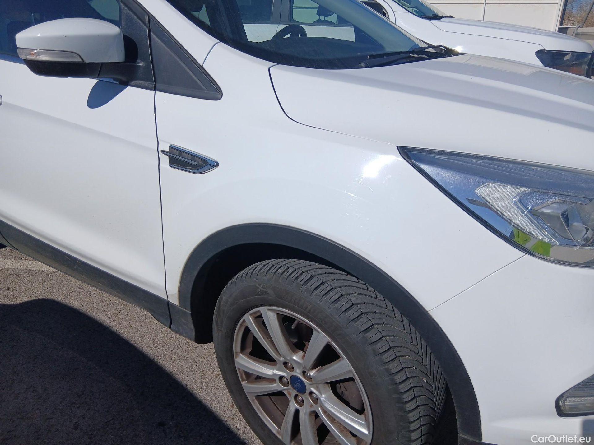  Ford  Kuga FORD  / 2016 / 5P / todoterreno 1.5 EcoBoost 88kW 4x2 Trend+ (CX) #41