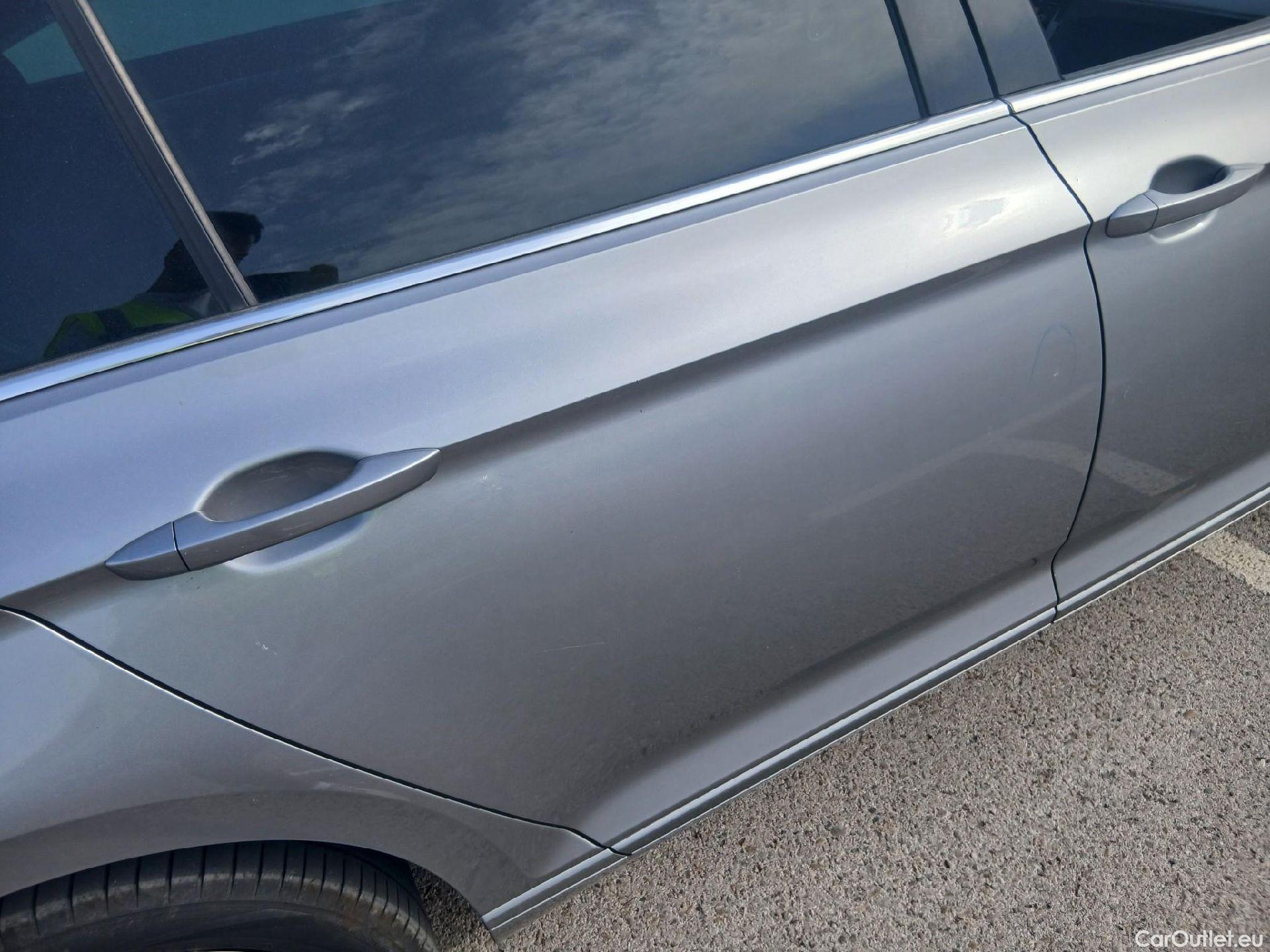  Volkswagen  Passat VOLKSWAGEN  / 2019 / 4P / sedán Executive 2.0 TDI 110kW (150CV) DSG #17