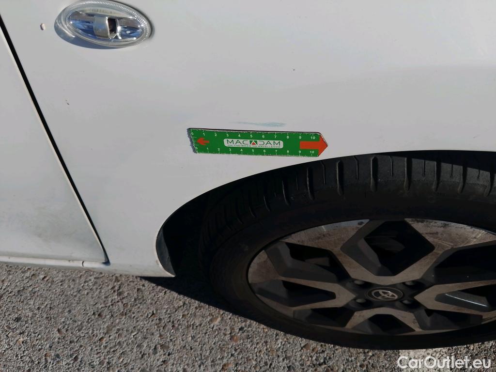  Toyota  Aygo TOYOTA  / 2018 / 5P / minicoche 1.0 70 x-play #17