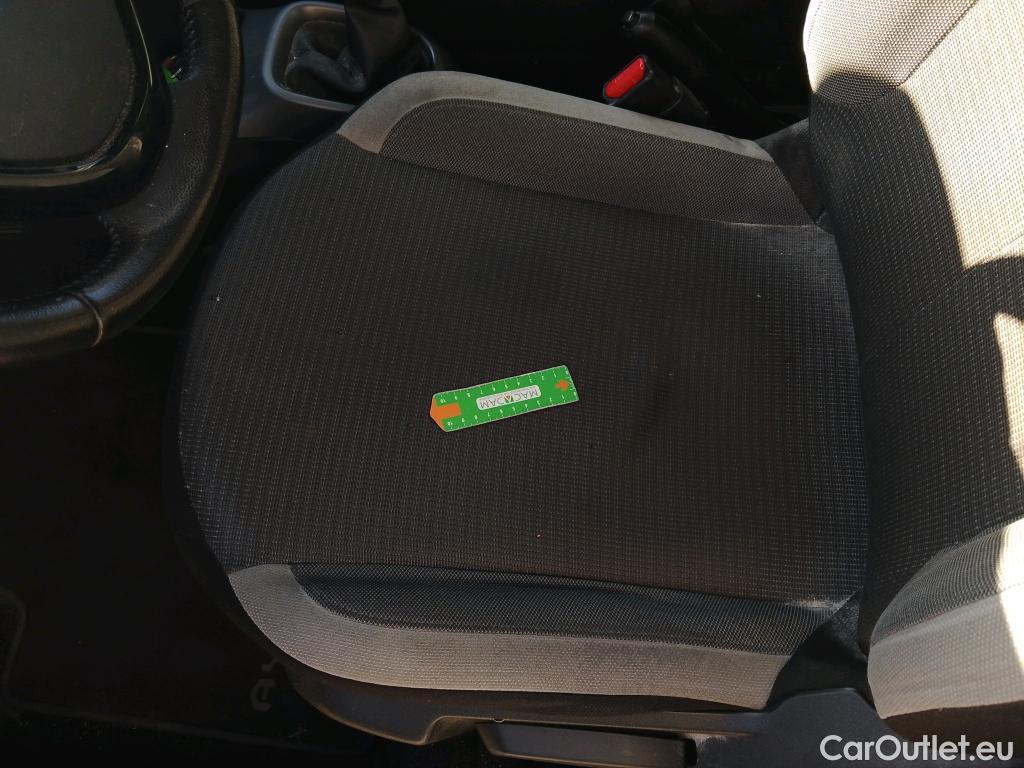  Toyota  Aygo TOYOTA  / 2018 / 5P / minicoche 1.0 70 x-play #9