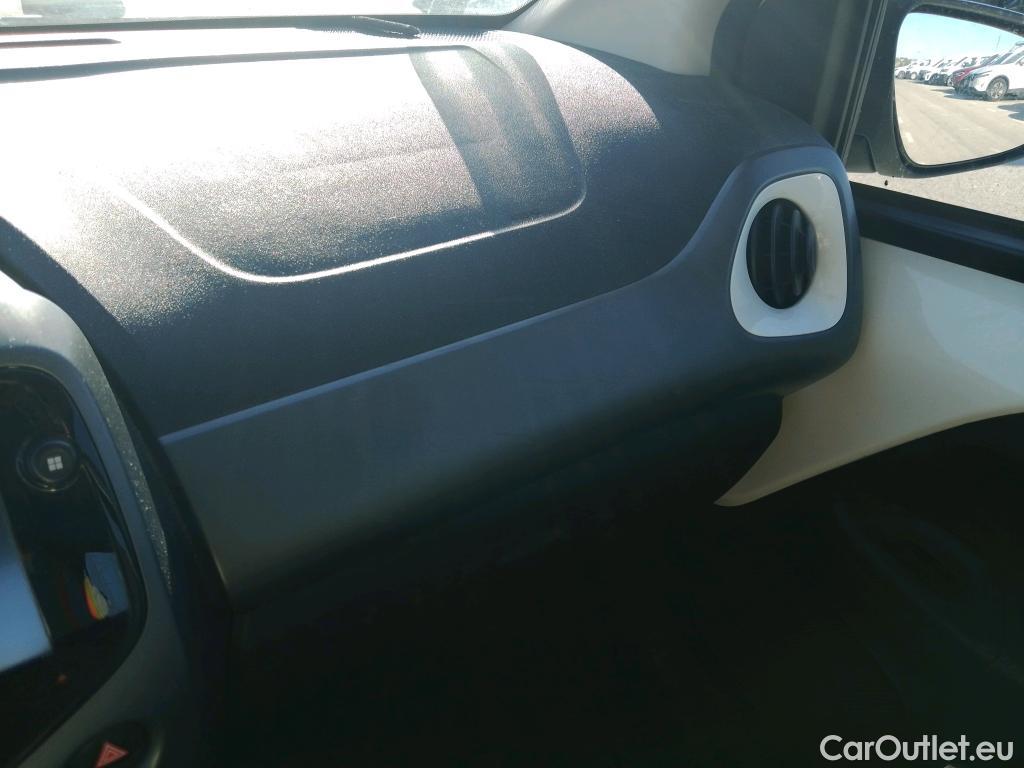  Toyota  Aygo TOYOTA  / 2018 / 5P / minicoche 1.0 70 x-play #7
