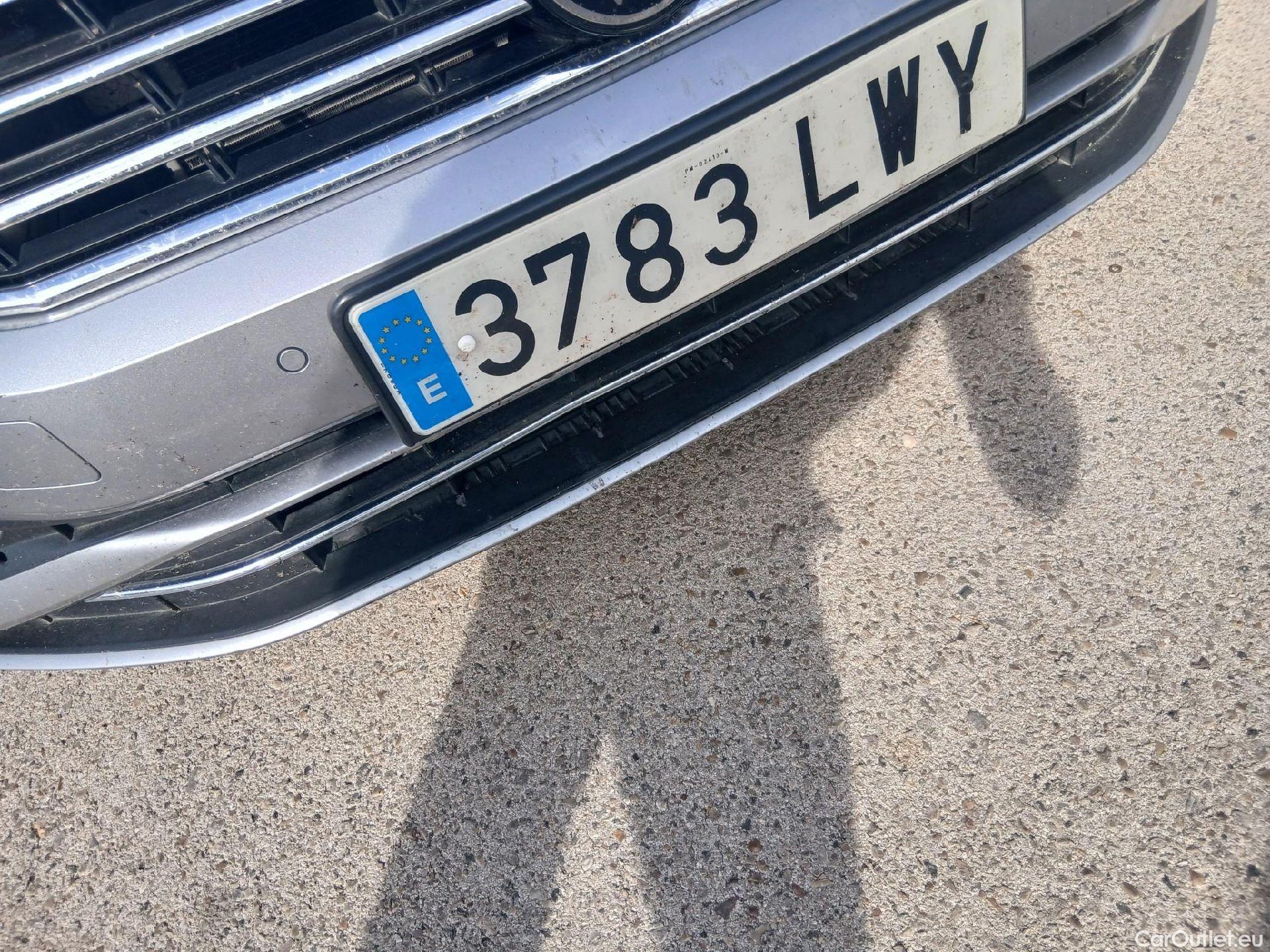  Volkswagen  Passat VOLKSWAGEN  / 2019 / 4P / sedán Executive 2.0 TDI 110kW (150CV) DSG #6