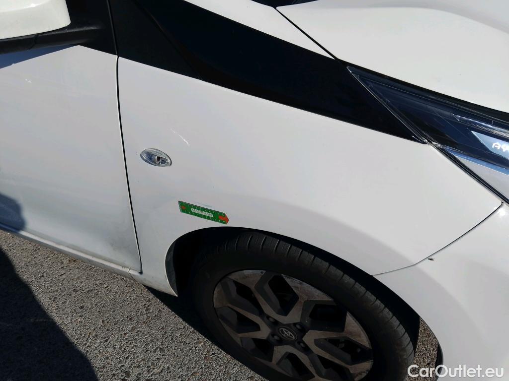  Toyota  Aygo TOYOTA  / 2018 / 5P / minicoche 1.0 70 x-play #16
