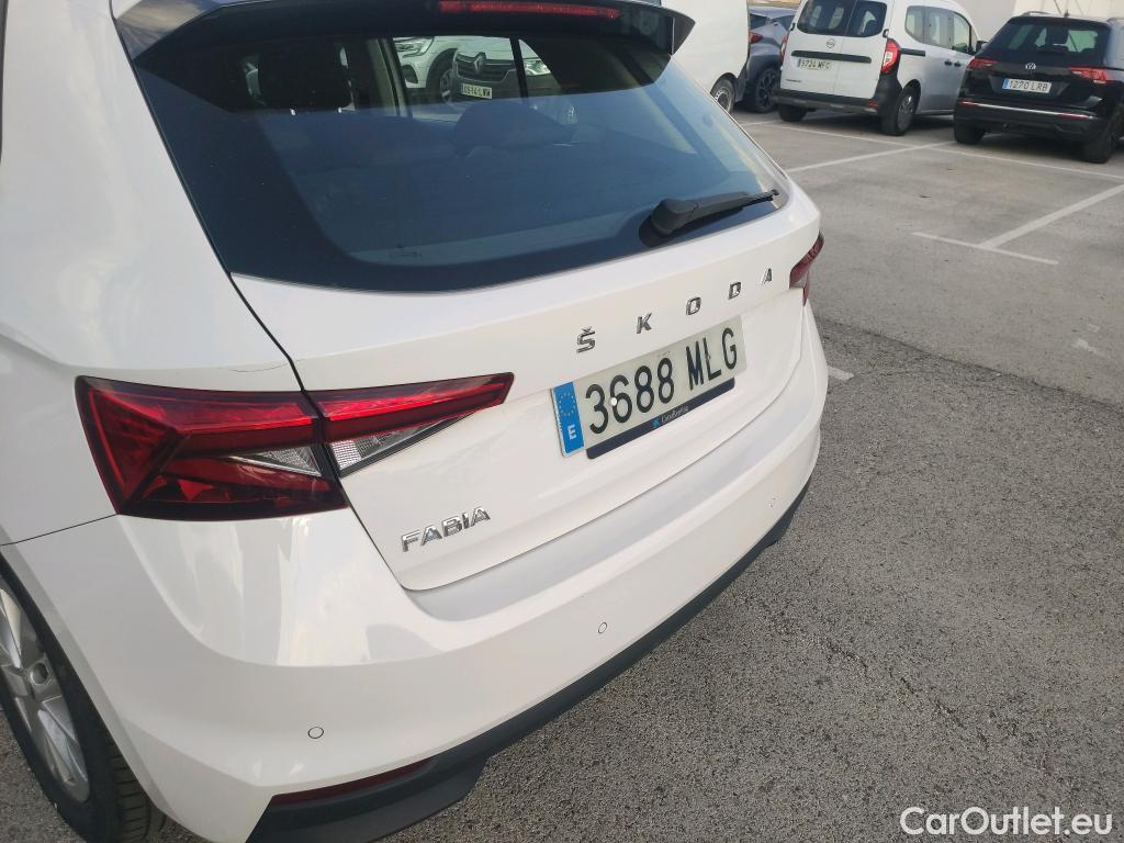  Skoda  Fabia SKODA  / 2021 / 5P / berlina con portón 1.0 TSI 70kW (95CV) Ambition (AC4) #1