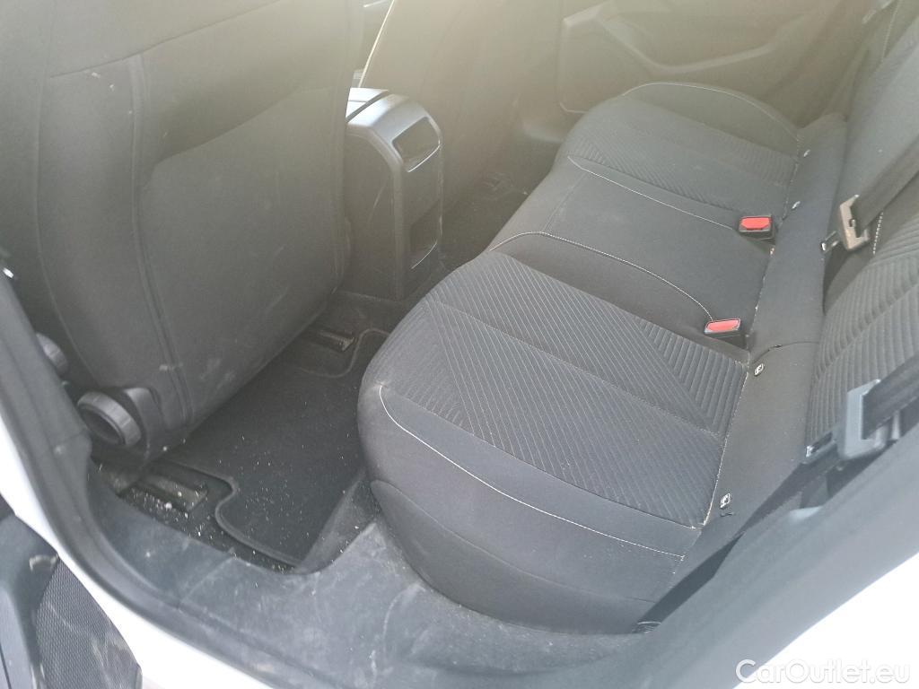  Peugeot  308 PEUGEOT  / 2021 / 5P / berlina con portón 5P Active Pack BlueHDi 130 S&S MAN #7